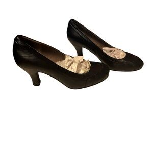 Hush Puppies Rosemore Black Leather Comfort Kitten Heel Pumps size 7.5M